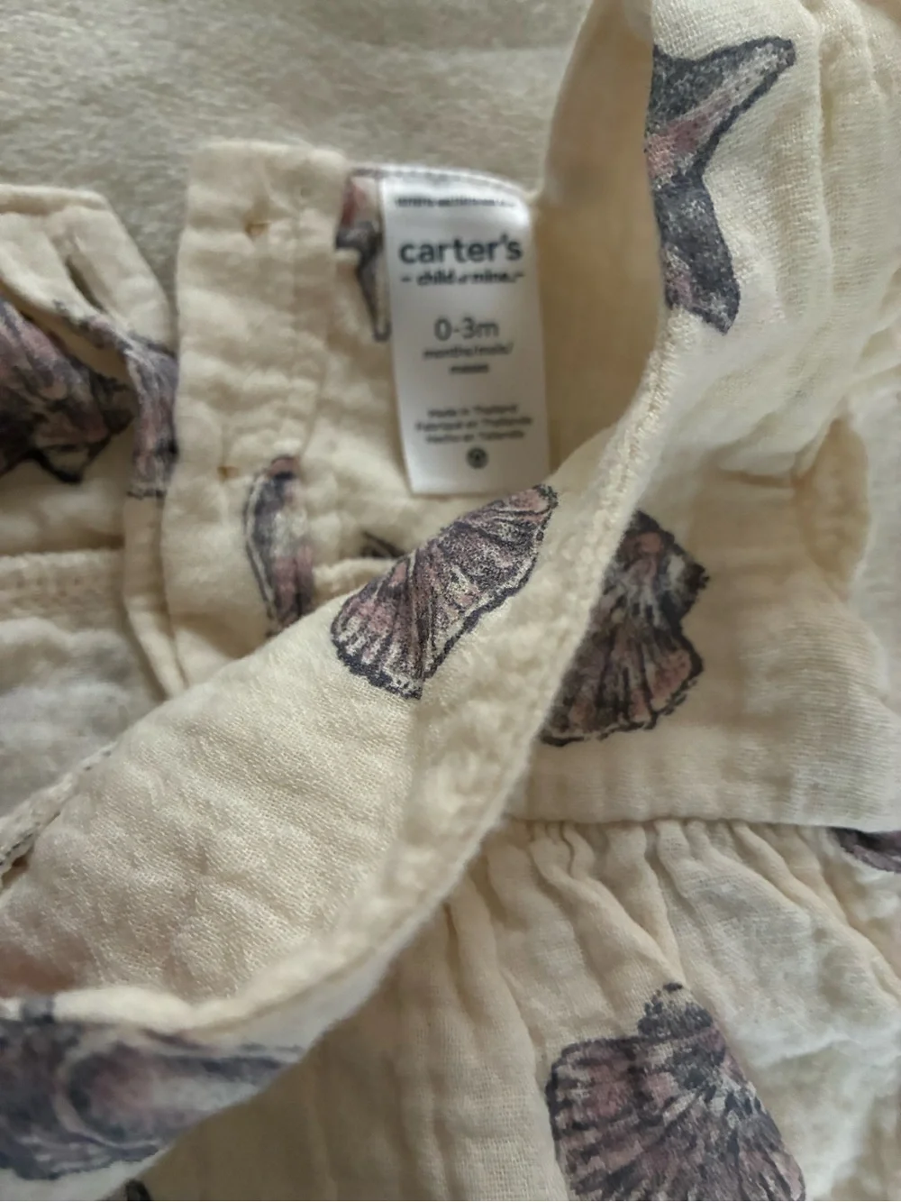 2 outfits 0-3 months one-piece rompers Carters and cat & jack